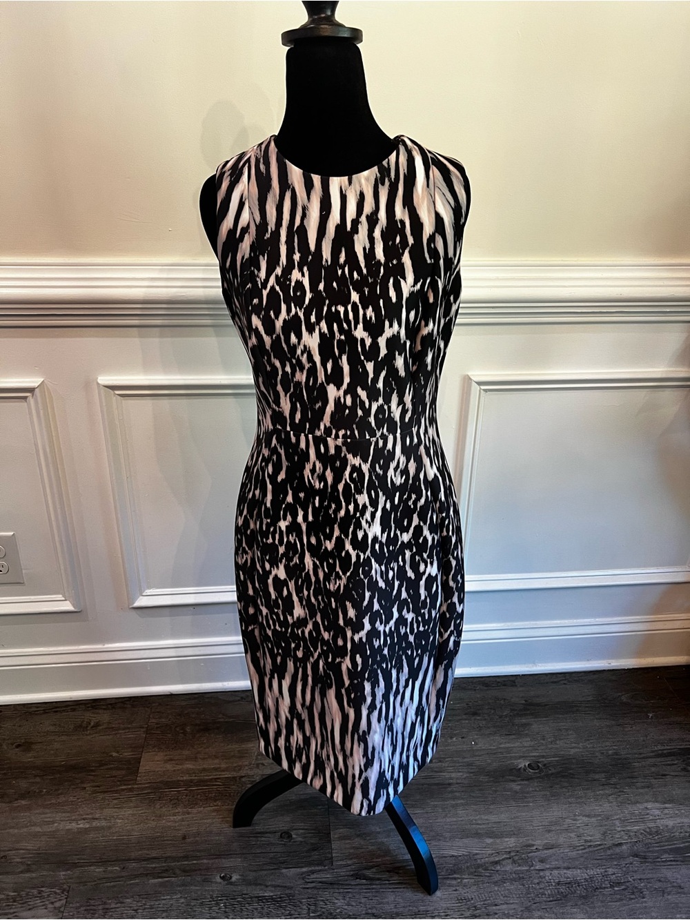 Calvin Klein Black and White Animal-Print Midi Sheath Dress Size 6 - Picture 2 of 6